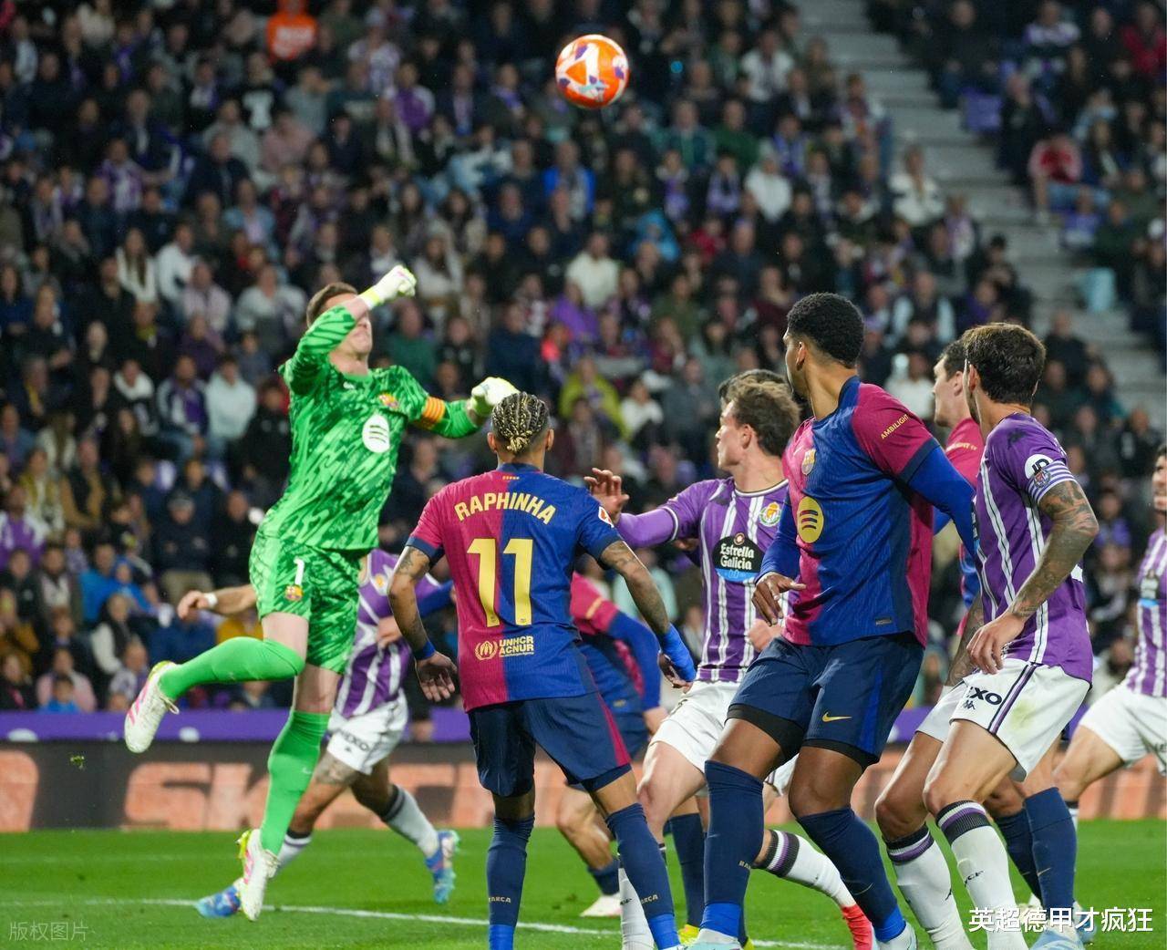 爱游戏官网下载地址巴萨门将多次救险，当选全场最佳球员，建设事情社会进行主要.